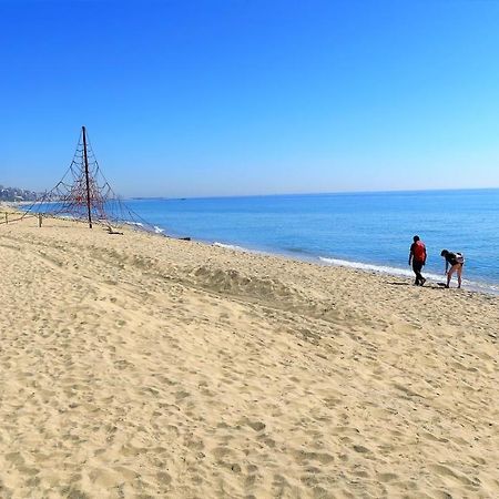 Claire Seaview & Beach-Apartment Montgat Bagian luar foto