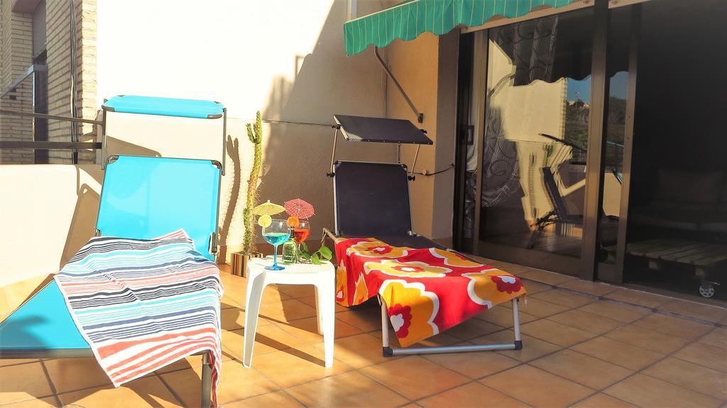 Claire Seaview & Beach-Apartment Montgat Bagian luar foto